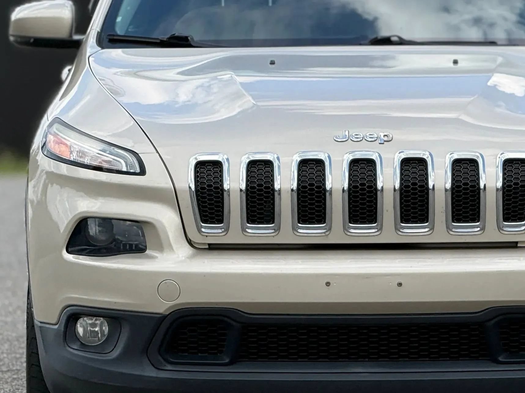 Used 2015 Jeep Cherokee Latitude w/ Comfort/Convenience Group FWD image 11