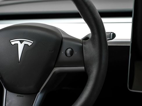 Used 2022 Tesla Model Y Performance AWD/4WD image 17