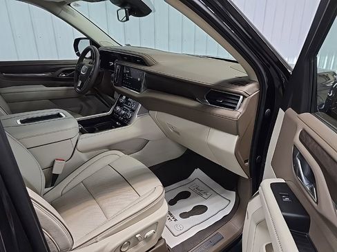 Used 2023 GMC Yukon XL Denali image 16