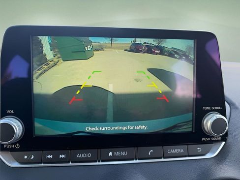 Certified 2025 Nissan Sentra SV image 21