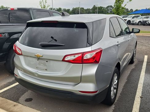 Used 2019 Chevrolet Equinox LS w/ LS Convenience Package AWD/4WD image 3