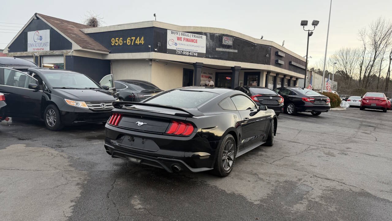 Used 2018 Ford Mustang Coupe RWD image 11