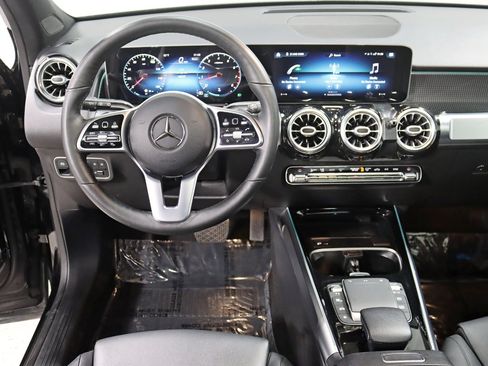 Used 2021 Mercedes-Benz GLB 250 4MATIC w/ Premium Package image 14