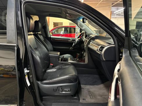 Used 2018 Lexus GX 460 Premium w/ Premium Package AWD/4WD image 17
