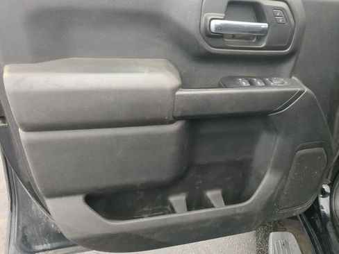 Used 2022 Chevrolet Silverado 2500 Custom w/ Custom Value Package image 12