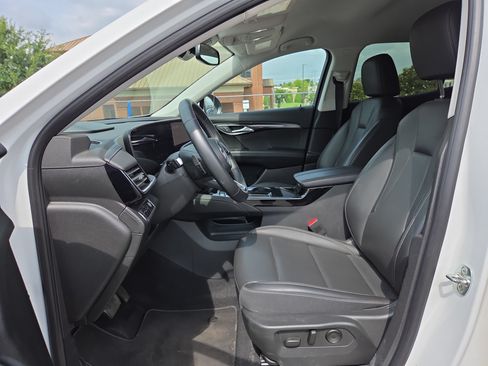 Used 2024 Buick Envision Preferred AWD/4WD image 10
