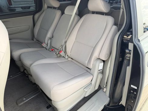 Used 2021 Kia Sedona LX FWD image 15