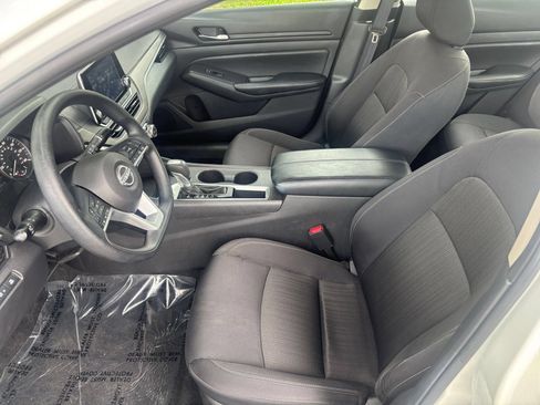 Used 2025 Nissan Altima 2.5 SV FWD image 23