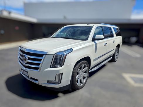 Used 2015 Cadillac Escalade ESV Luxury image 1
