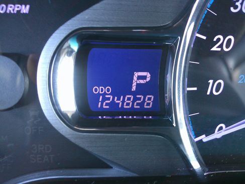 Used 2014 Toyota Sienna XLE image 23