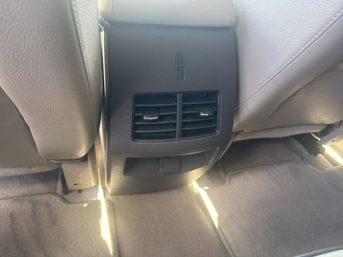 Used 2013 Lincoln MKX FWD image 18