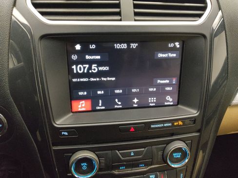 Used 2017 Ford Explorer XLT w/ Equipment Group 202A AWD/4WD image 25