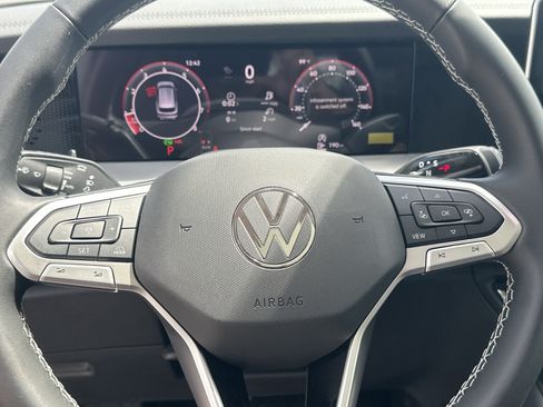 New 2026 Volkswagen Tiguan SE FWD image 16