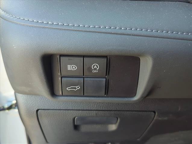 Used 2023 Toyota Highlander XLE FWD image 11