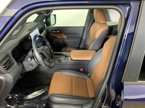 Used 2024 Lexus GX 550 w/ Cold Area Package AWD/4WD image 32