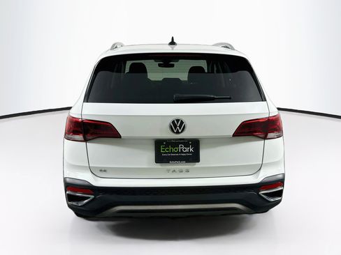 Used 2023 Volkswagen Taos SE w/ Panoramic Sunroof Package FWD image 7