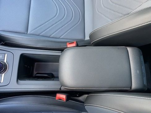 New 2025 Volkswagen Tiguan SE image 40