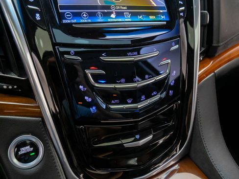 Used 2019 Cadillac Escalade Luxury image 29