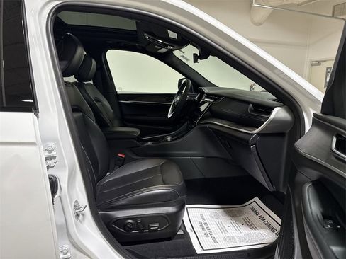 Used 2025 Jeep Grand Cherokee Limited 4xe image 23