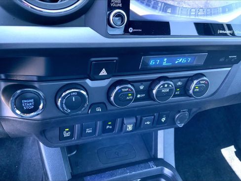 Used 2021 Toyota Tacoma TRD Off-Road w/ Technology Package AWD/4WD image 31