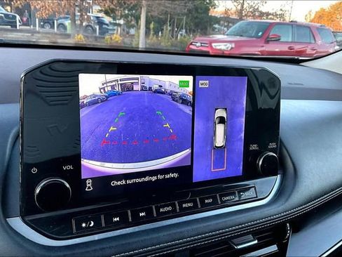 Used 2022 Nissan Rogue Platinum w/ Head-Up Display Package image 11