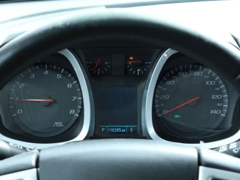 Used 2017 Chevrolet Equinox LT w/ Convenience Package image 18