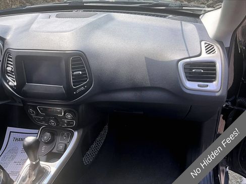 Used 2018 Jeep Compass Latitude w/ Popular Equipment Group AWD/4WD image 15