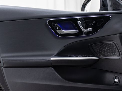 Used 2025 Mercedes-Benz C 300 4MATIC Sedan image 11