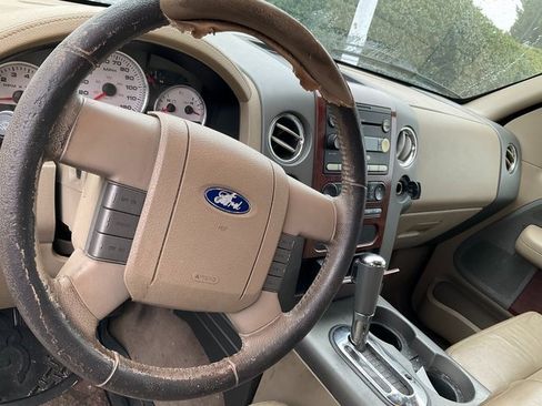 Used 2005 Ford F150 Lariat image 13