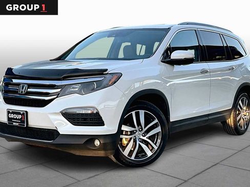 Used 2018 Honda Pilot Touring image 1