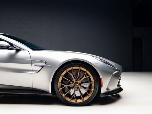 Used 2025 Aston Martin V8 Vantage Coupe RWD image 41