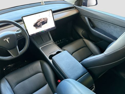 Used 2022 Tesla Model Y Long Range AWD/4WD image 22