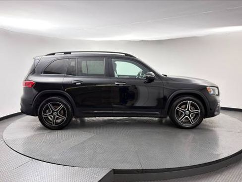 Used 2021 Mercedes-Benz GLB 250 4MATIC w/ AMG Line image 9