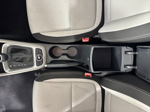 Used 2025 Hyundai Venue SEL image 25