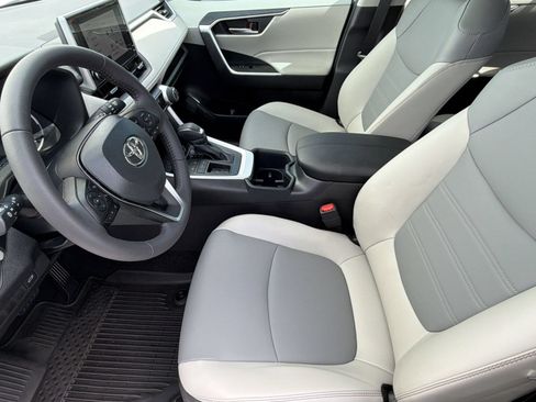 Used 2025 Toyota RAV4 XLE Premium FWD image 5