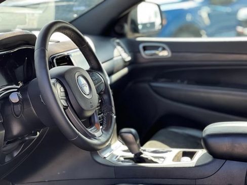 Used 2019 Jeep Grand Cherokee Altitude AWD/4WD image 14