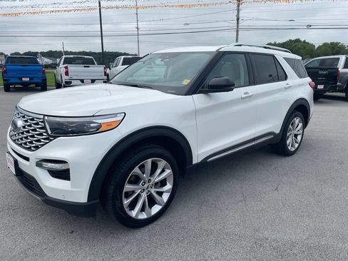 Used 2023 Ford Explorer Platinum w/ Technology Package AWD/4WD image 3