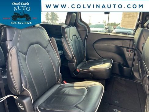 Used 2025 Chrysler Pacifica Limited FWD image 24