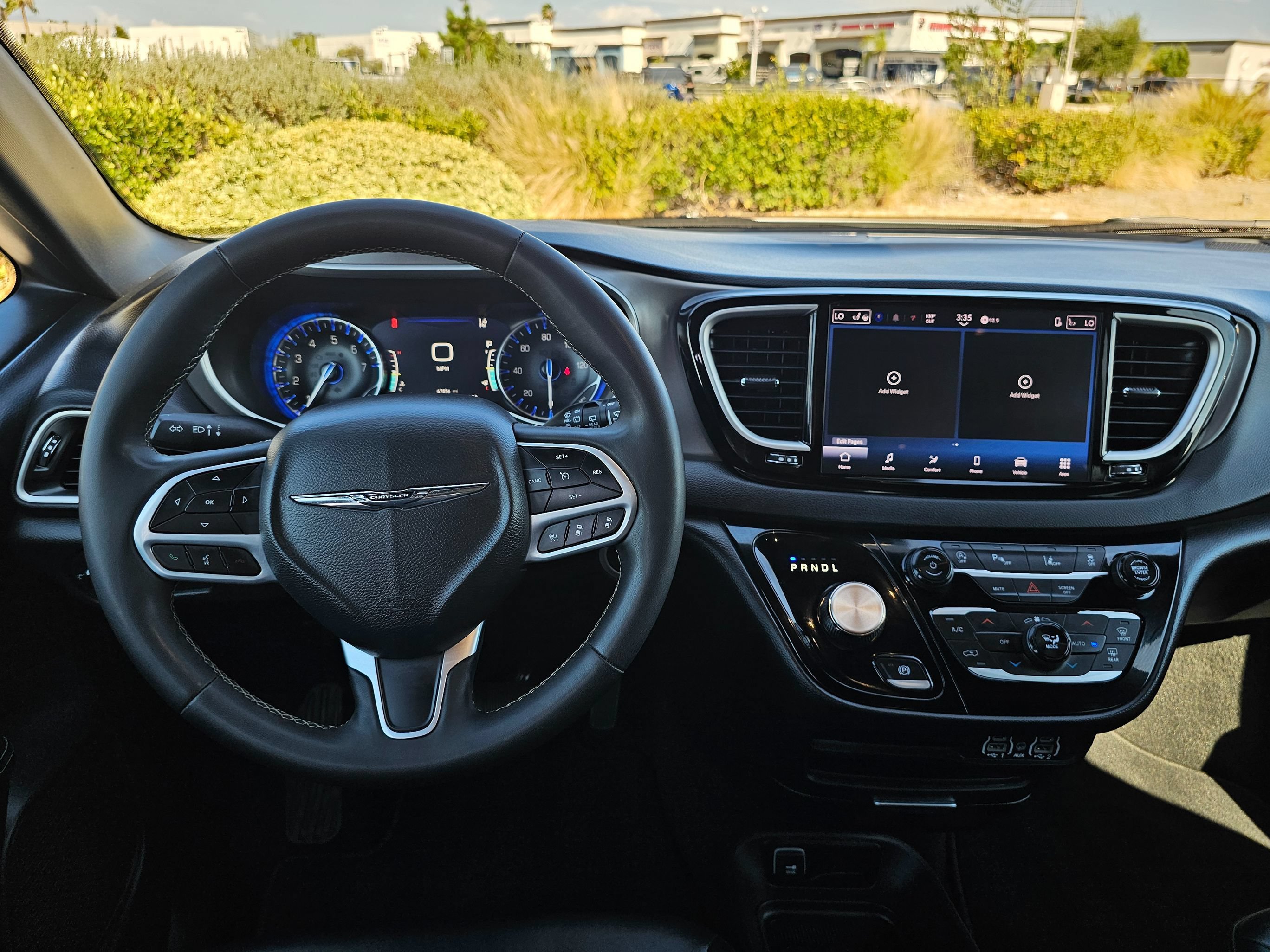 Used 2025 Chrysler Pacifica Select FWD image 24