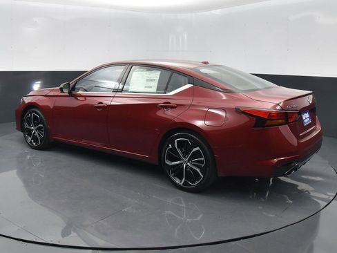 Certified 2025 Nissan Altima 2.5 SR image 18