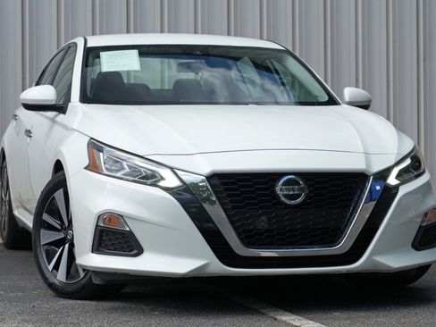 Used 2022 Nissan Altima 2.5 SV FWD image 2