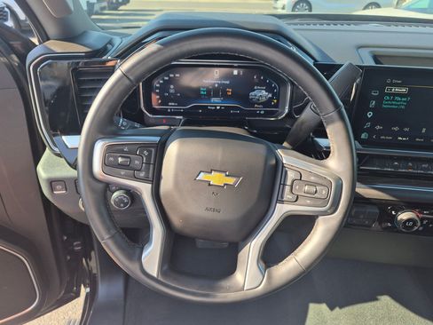 Used 2023 Chevrolet Silverado 1500 LT w/ Z71 Off-Road Package AWD/4WD image 18