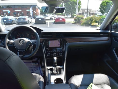 Used 2022 Volkswagen Passat 2.0T FWD image 28