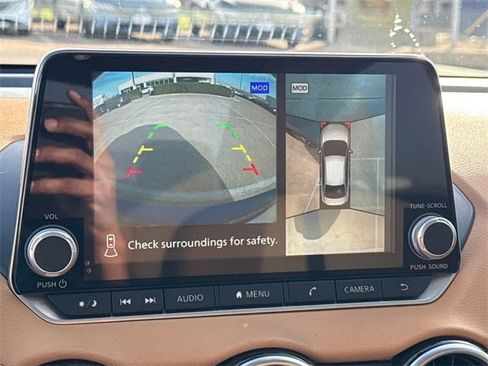 Used 2025 Nissan Sentra SV w/ SV Premium Package image 23