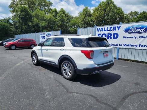 Certified 2023 Ford Explorer XLT w/ Equipment Group 202A AWD/4WD image 3