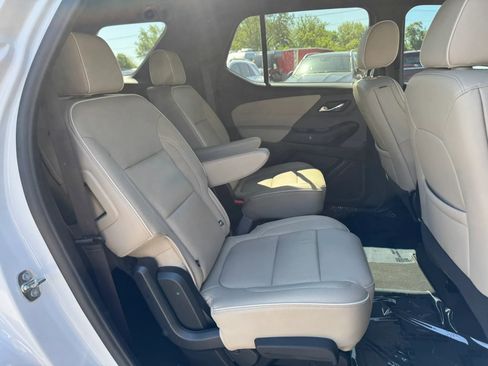 Used 2023 Chevrolet Traverse Premier AWD/4WD image 19
