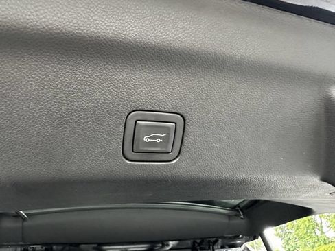 Used 2023 GMC Yukon SLT w/ SLT Premium Package AWD/4WD image 47