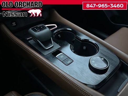 Used 2024 Nissan Rogue Platinum AWD/4WD image 17
