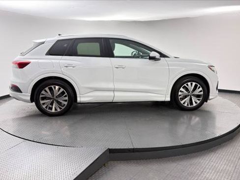 Used 2023 Audi Q4 e-tron Premium RWD image 9