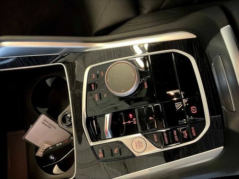 New 2026 BMW X6 xDrive40i w/ Climate Comfort Package image 7